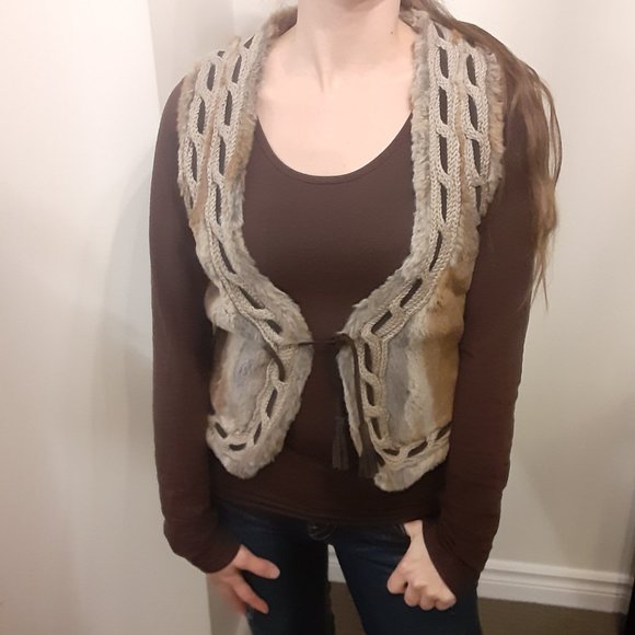 REAL/ GENUINE RABBIT Fur Vest- Excellent Condition- Like New- Soft Fur- Leather - Picture 3 of 9